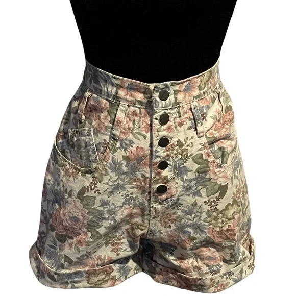 Vintage 90s Floral Shorts - Picture 2 of 4